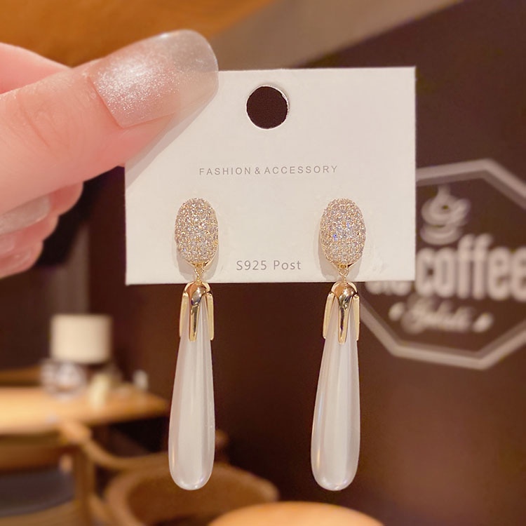 Khuyên Tai Dáng Dài Đính Ngọc Trai Phong Cách Pháp Cổ Điển Thời Trang Mới 2022 Dành Cho Bạn Nữ