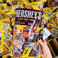 Chocolate hạnh nhân Hershey's Nuggets 145 viên 1,47kg và Socola Hersheys Miniature 180 Viên túi 1.58kg
