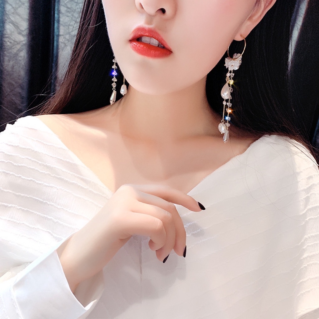 Đôi Khuyên Tai Hợp Kim Dáng Dài Trang Trí Ngọc Trai Xinh Xắn Cho Nữ