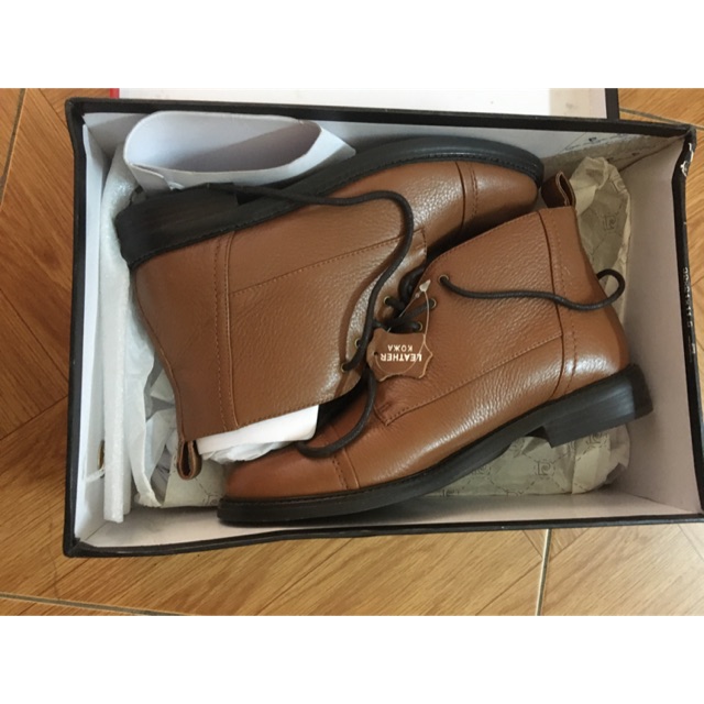 Bốt da cổ ngắn đế bằng Pierre Cardin size 37