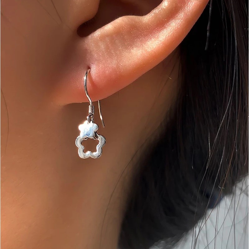 Khuyên Tai/ Khuyên Tai Hình Hoa Rỗng Đơn Giản Thanh Lịch Thời Trang Hàn Quốc Cho Nữ