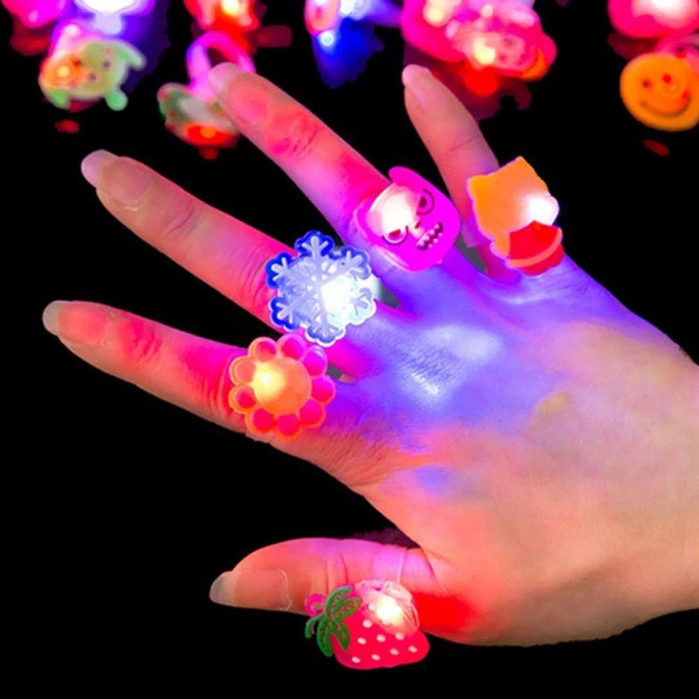 Nhẫn Họa Tiết Hoạt Hình Có Đèn LED Phát Sáng Trong Bóng Tối Cho Bé