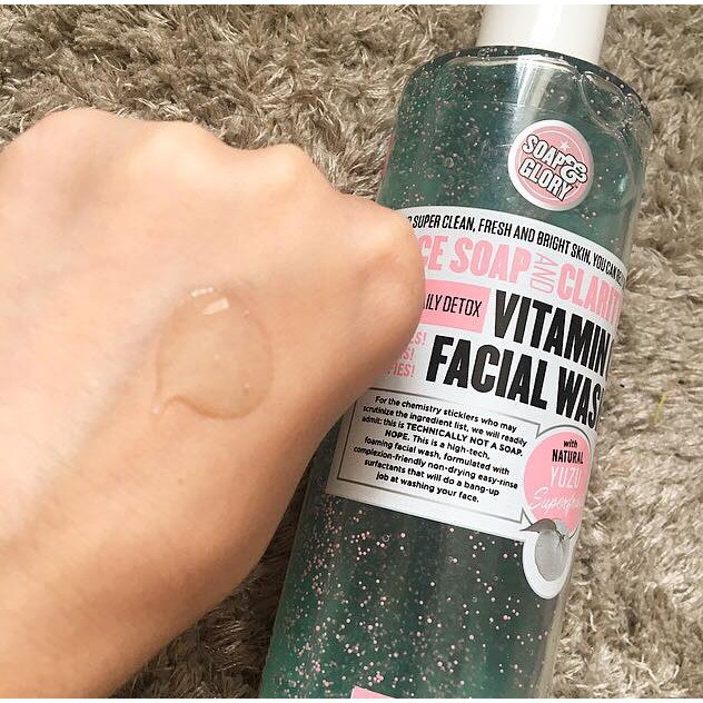 Sữa rửa mặt sáng da Soap & Glory Face Soap & Clarity 3 in 1 Daily Vitamin C Facial Wash 350ml