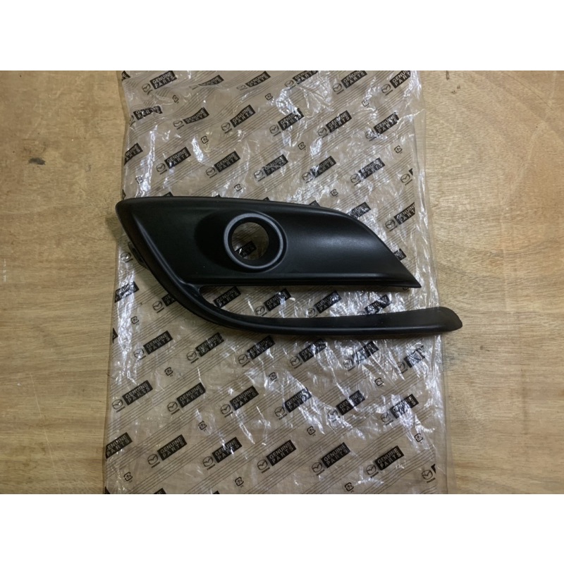 Ốp đèn gầm mazda 3