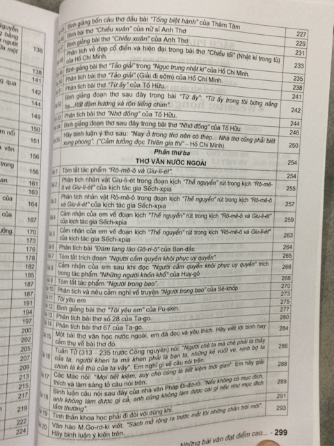 Sách - Những bài văn đạt điểm cao của học sinh giỏi 11