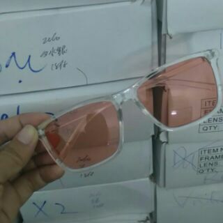 Kính V tây nhiều màu