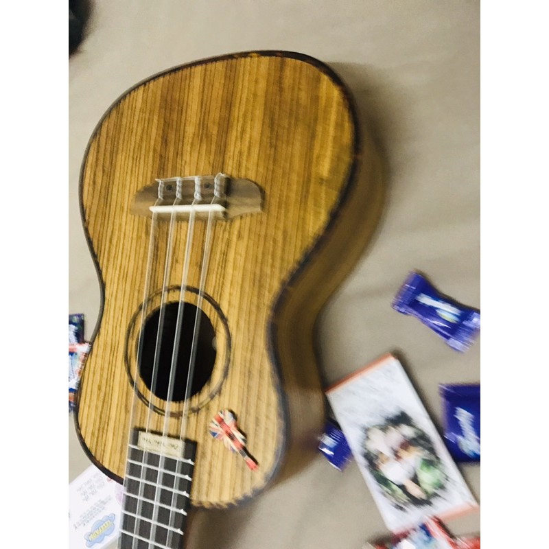 Đàn Ukulele size concert sọc xịn âm hay