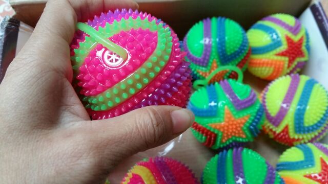 Bóng gai matxa phát sáng