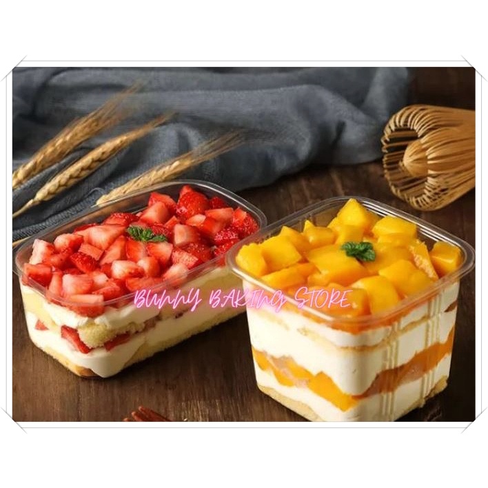 Hộp nhựa vuông dùng 1 lần chuyên dụng đựng bánh mousse/tiramisu