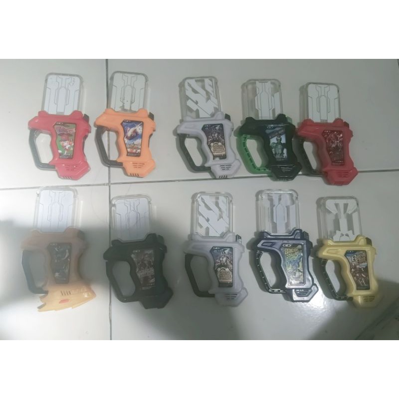 Đồ chơi gashat các loại của series kamen rider ex aid