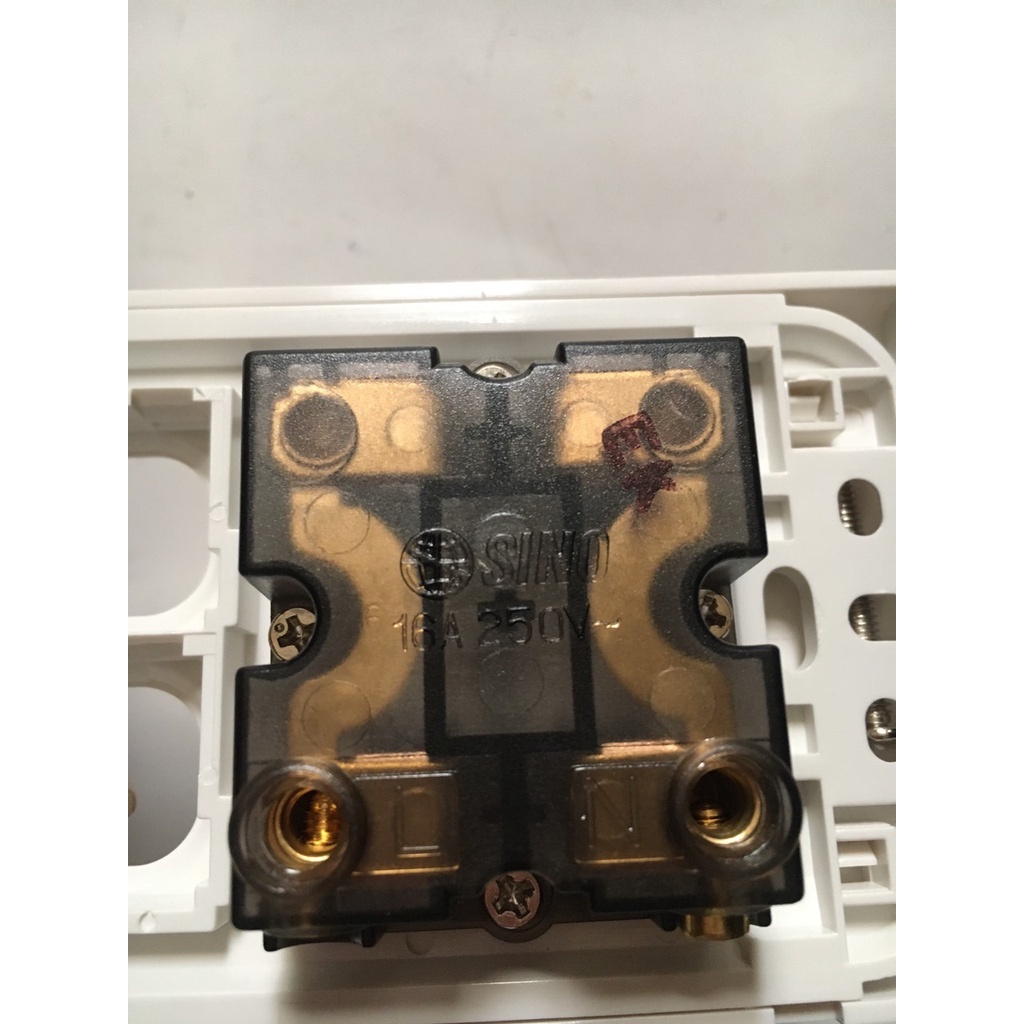 Mặt ổ cắm 2 chấu và công tắc Sino Vanlock