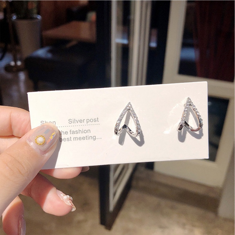 Bông Tai Tam Giác Đính Kim Cương Lấp Lánh