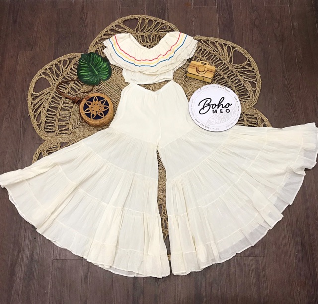 Set trắng vai ngang quần loe rộng