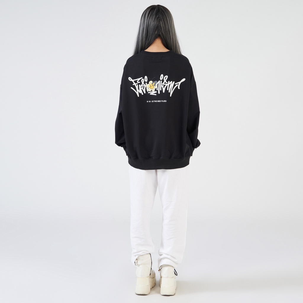 Áo Sweater in hình Bee Flies Fusionism - Màu Trắng Đen - Unisex - Form Oversize