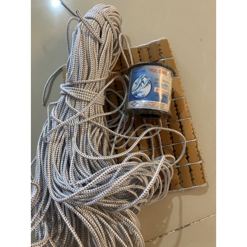 Dây dù đan chiếu trúc