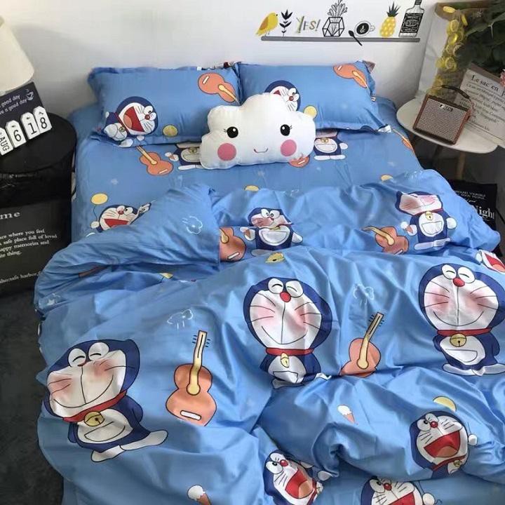 Trọn Bộ 4 Món Vỏ Chăn Ga Gối Cotton Poly Mẫu DORAEMON ĐÁNH ĐÀN Cho Bé Trai Siêu Xinh VC402