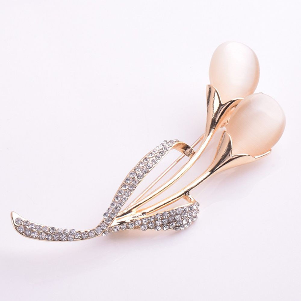 Cài áo hình hoa đính đá