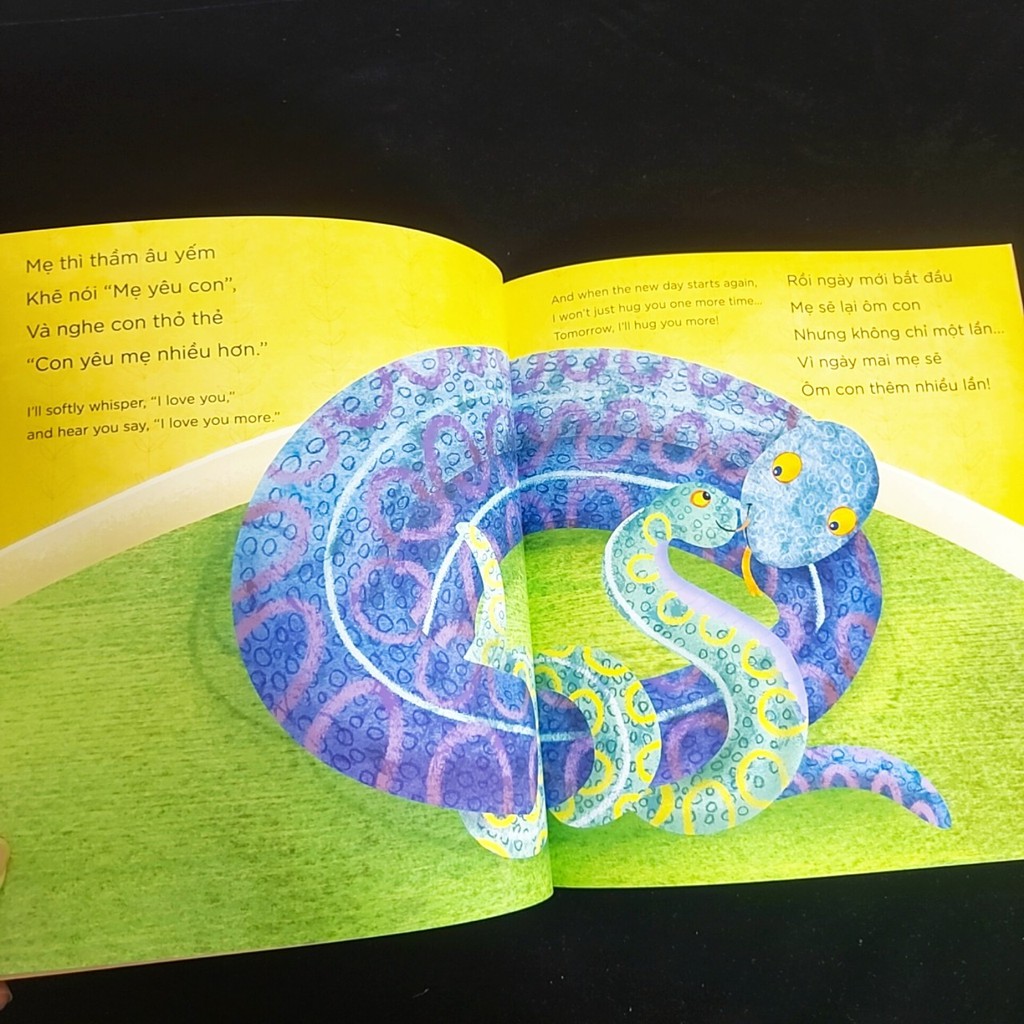 Sách - Picture book song ngữ Mẹ sẽ ôm con nhiều hơn (dành cho bé 0-6 tuổi)