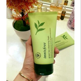 Sữa rửa mặt chiết xuất trà xanh Hàn Quốc