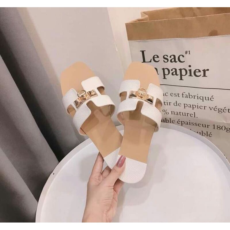 dép chữ hm tán đinh đen trắng