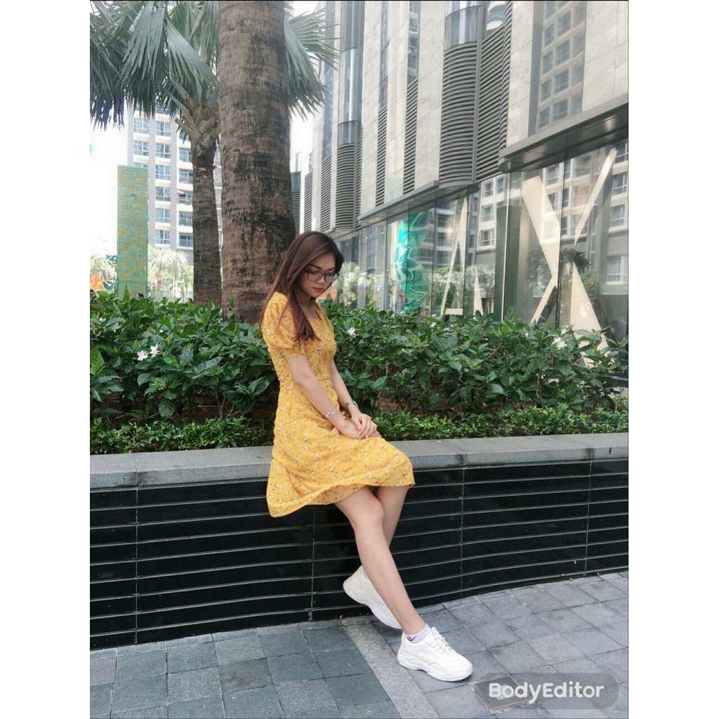Đầm cổ vuông tay phồng hoa nhí