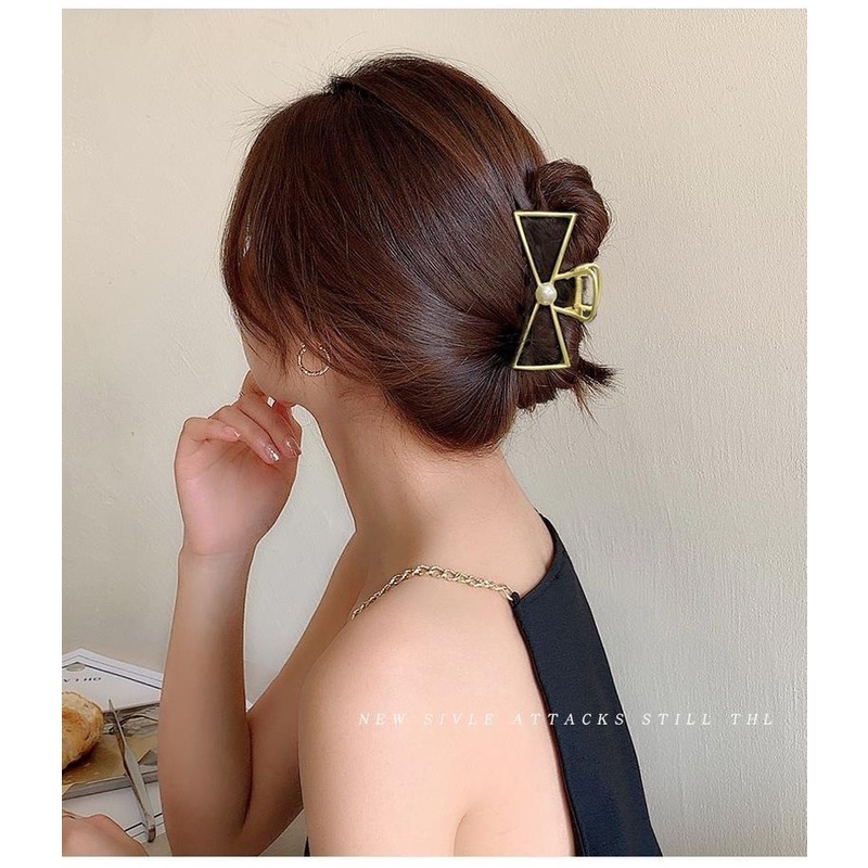 Kẹp Tóc Đuôi Cá Đính Ngọc Trai Xinh Xắn