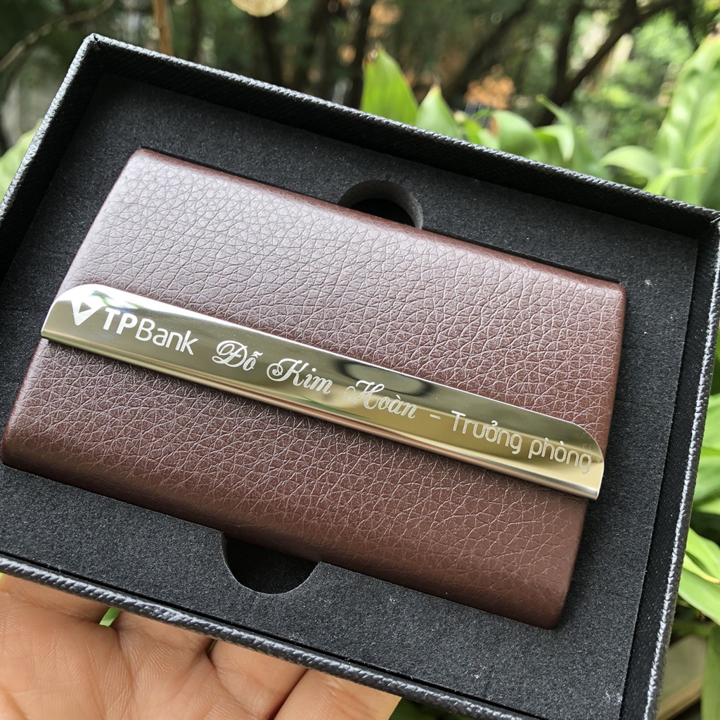 Ví đựng thẻ danh thiếp khắc logo TPbank và tên theo yêu cầu