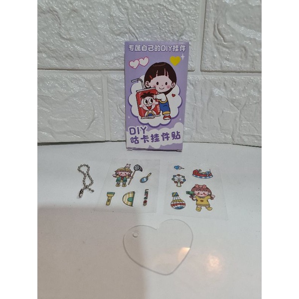 Hộp làm móc khóa, móc treo trong suốt dính sticker DIY- loại mỏng vừa , có clip