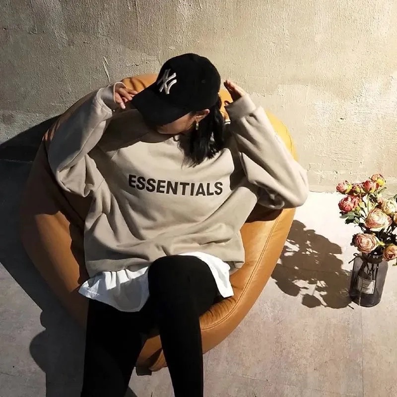 Áo Sweater ESSENTIAL Nam Nữ Unisex Màu Nâu Nhạt Cổ Tròn Dài Tay Chất Nỉ Bông Dày Dặn Hàng Quảng Châu Phom Rộng Năng Động | BigBuy360 - bigbuy360.vn