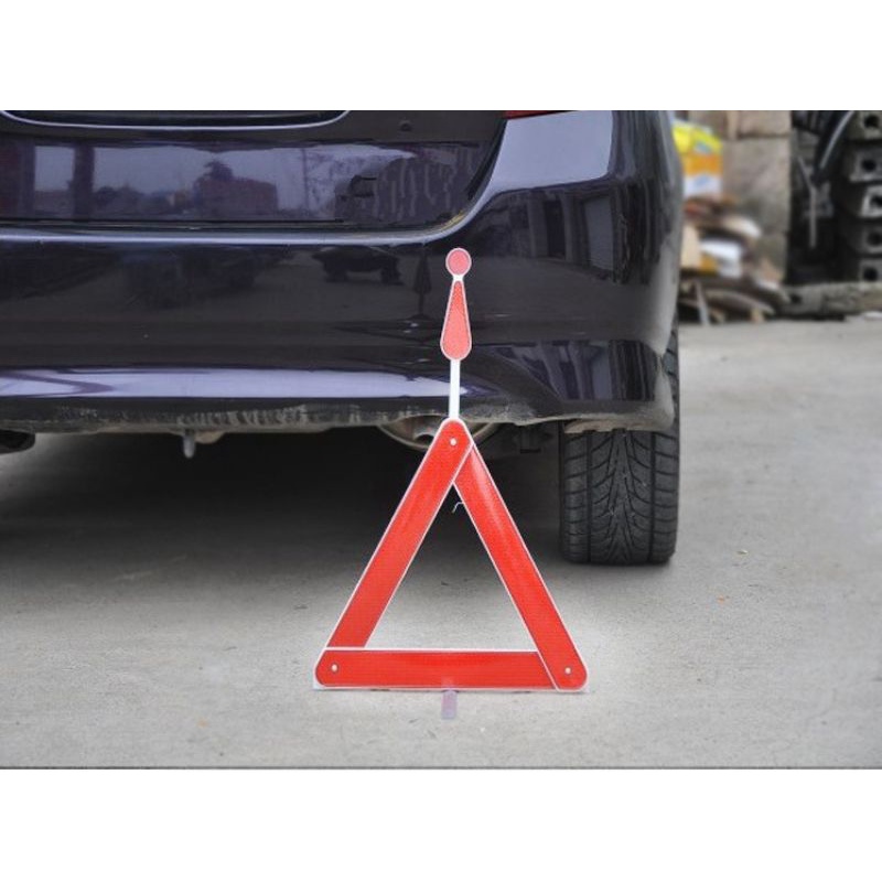 Tam giác phản quang cảnh báo nguy hiểm cho xe gặp sự cố dừng đỗ trên đường
