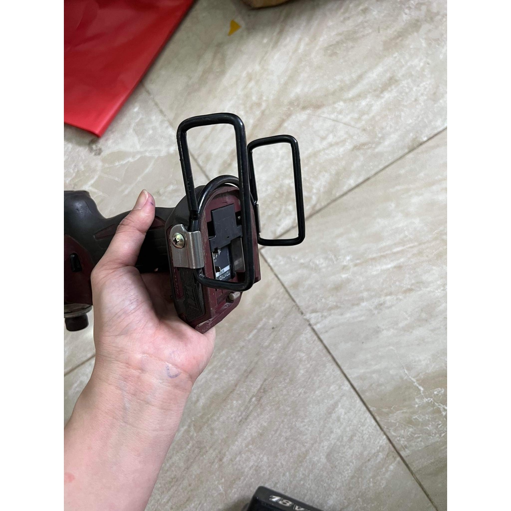 Móc treo máy khoan Makita Hioki 14,4v-18v màu đen