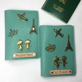 Combo 1 Cặp Bao Da Hộ Chiếu Khắc Tên Gắn Charm