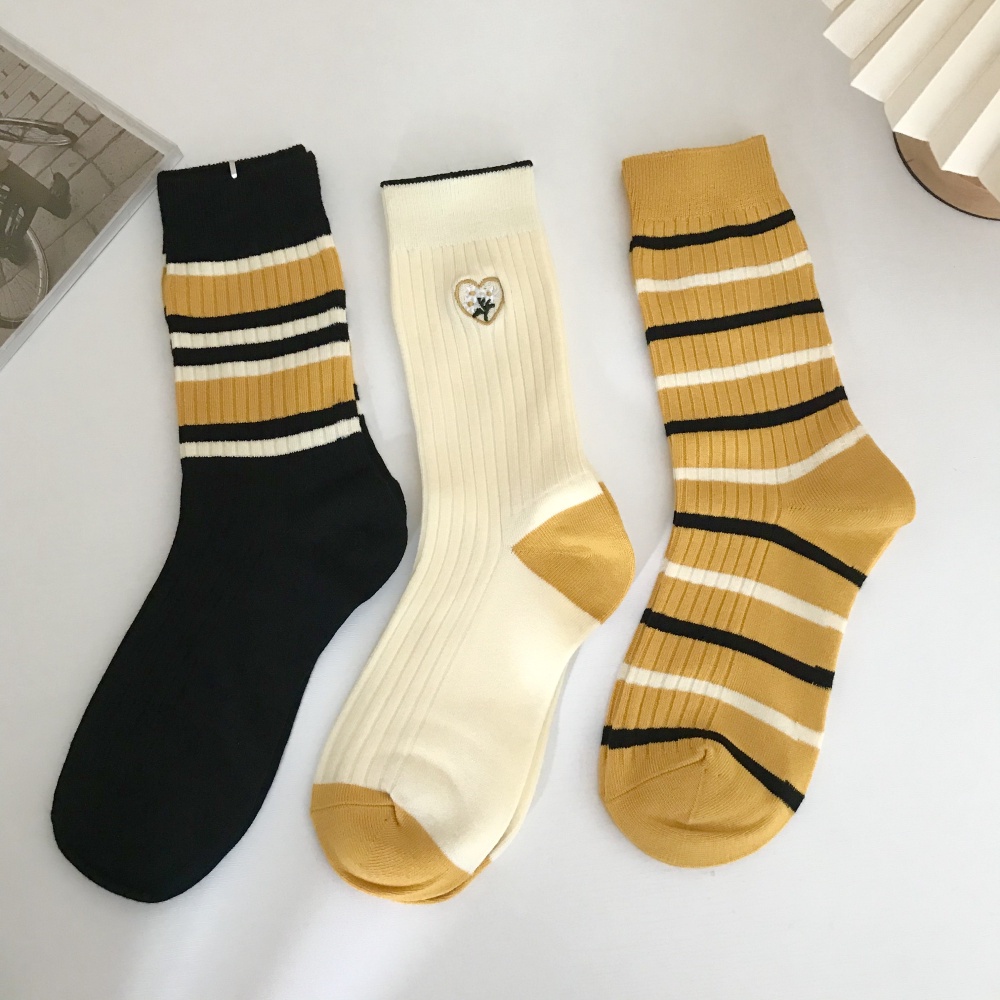 Vớ Thể Thao Cổ Vừa Thêu Họa Tiết Kẻ Sọc Thời Trang