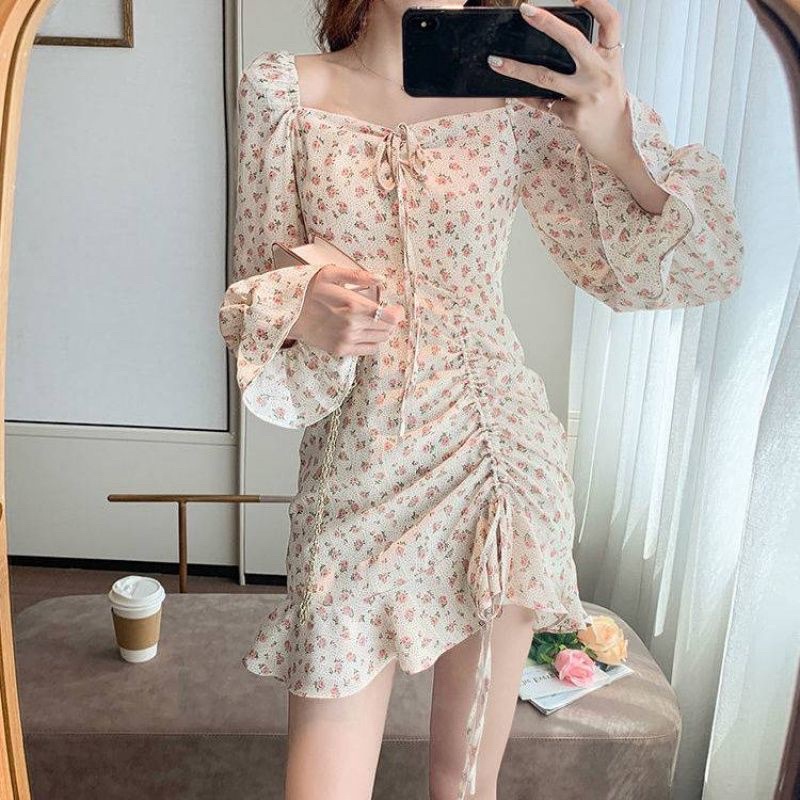 Váy hoa nhẹ nhàng, em váy ngắn ôm sát - A006