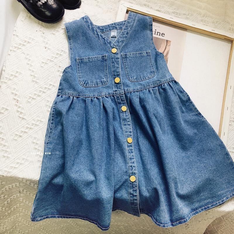 Váy Đầm Jean Bé Gái Baby Doll Cúc Giữa Hai Túi Đắp