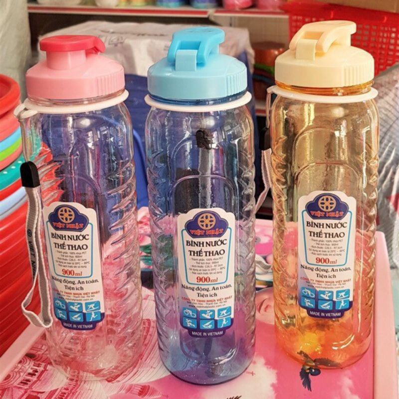 Bình nước thể thao 900ml chai PET có quai xách mang đi tập du lich