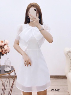 Đầm trắng nơ