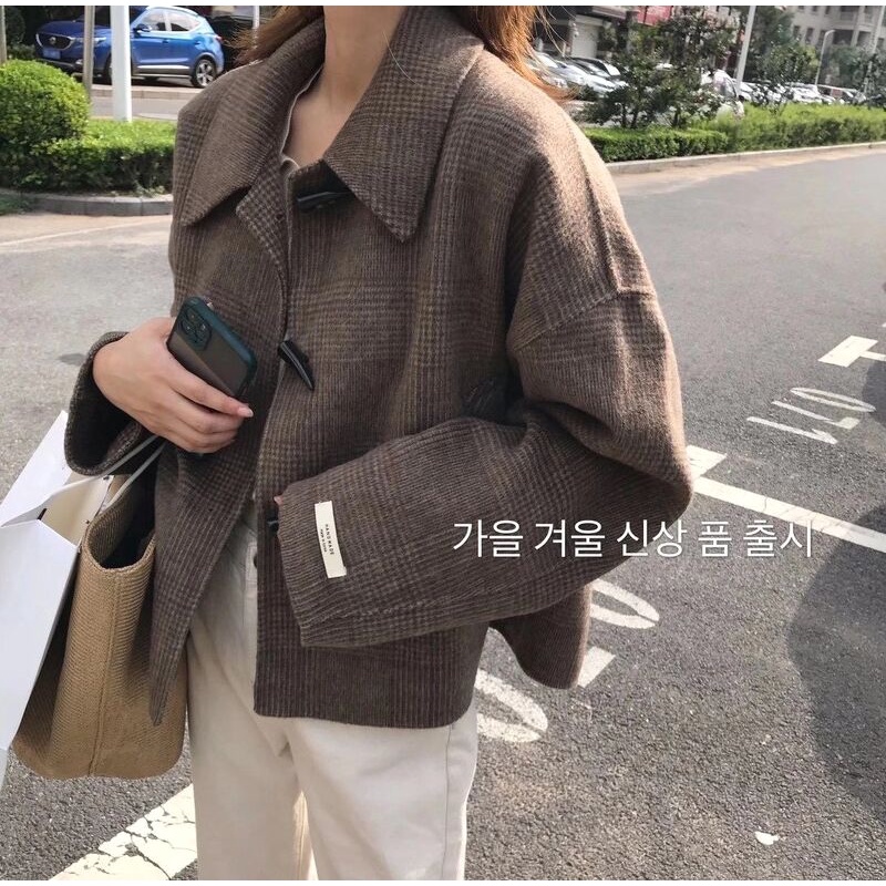 119584 - 8806 áo dạ cashmere dáng lửng có cổ khuy sừng