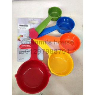 Cup đong sắc màu
