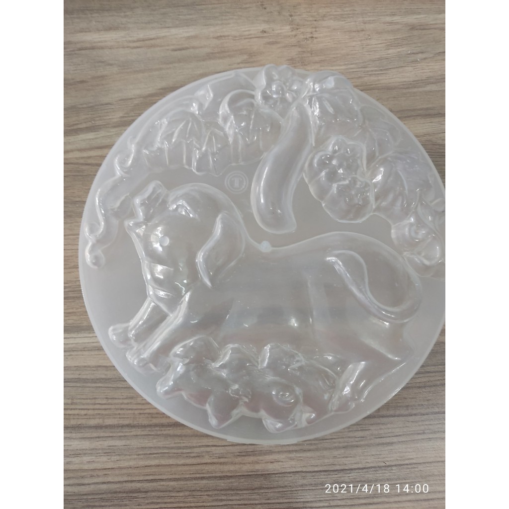 Khuôn nhựa  làm rau câu  đàn heo 1 mẹ 3 con con 18 cm x3.5 cm VT