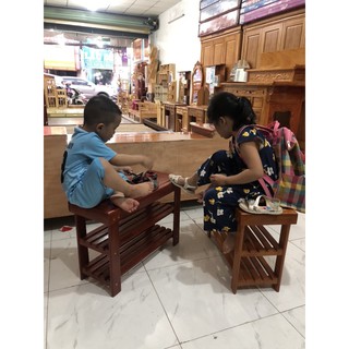 kệ ngồi mang giày