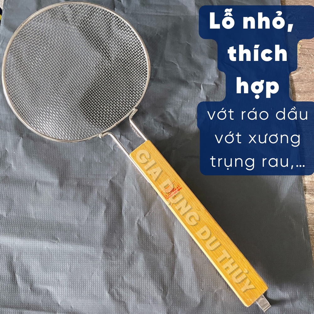 Vợt chiên inox cán gỗ lỗ nhỏ có móc treo, kích thước lớn 20-25-30 cm thích hợp vớt ráo dầu hoặc vớt thức ăn rau luộc