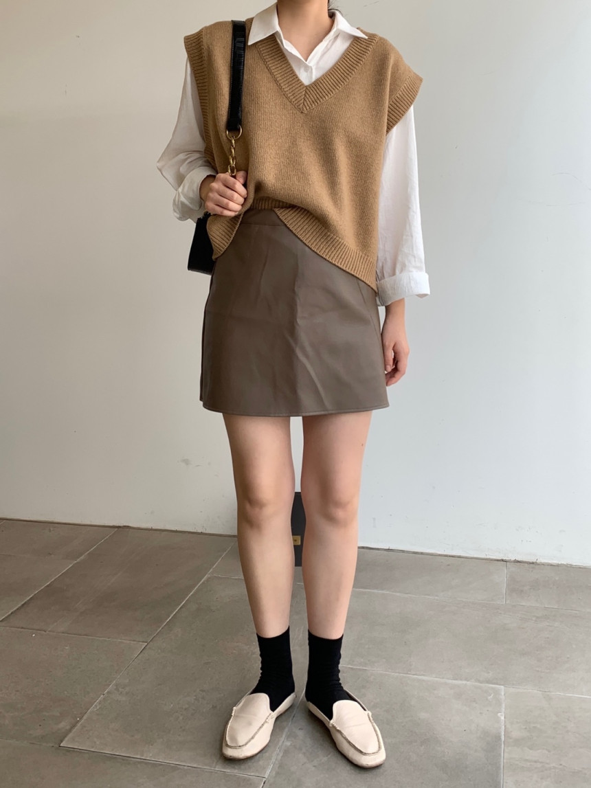 Set Áo Sơ Mi Trắng Tay Dài Cổ Chữ V + Chân Váy Lưng Cao Phong Cách Retro | BigBuy360 - bigbuy360.vn