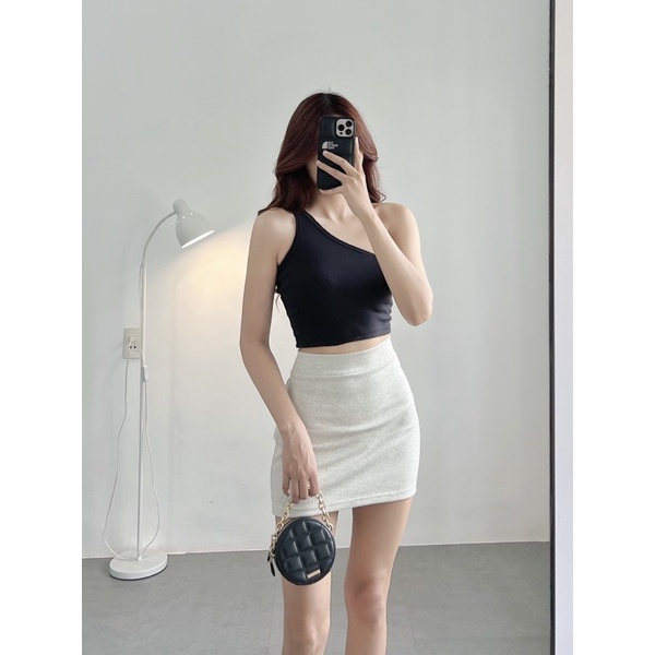 Áo lệch một vai (Ảnh shop chụp)