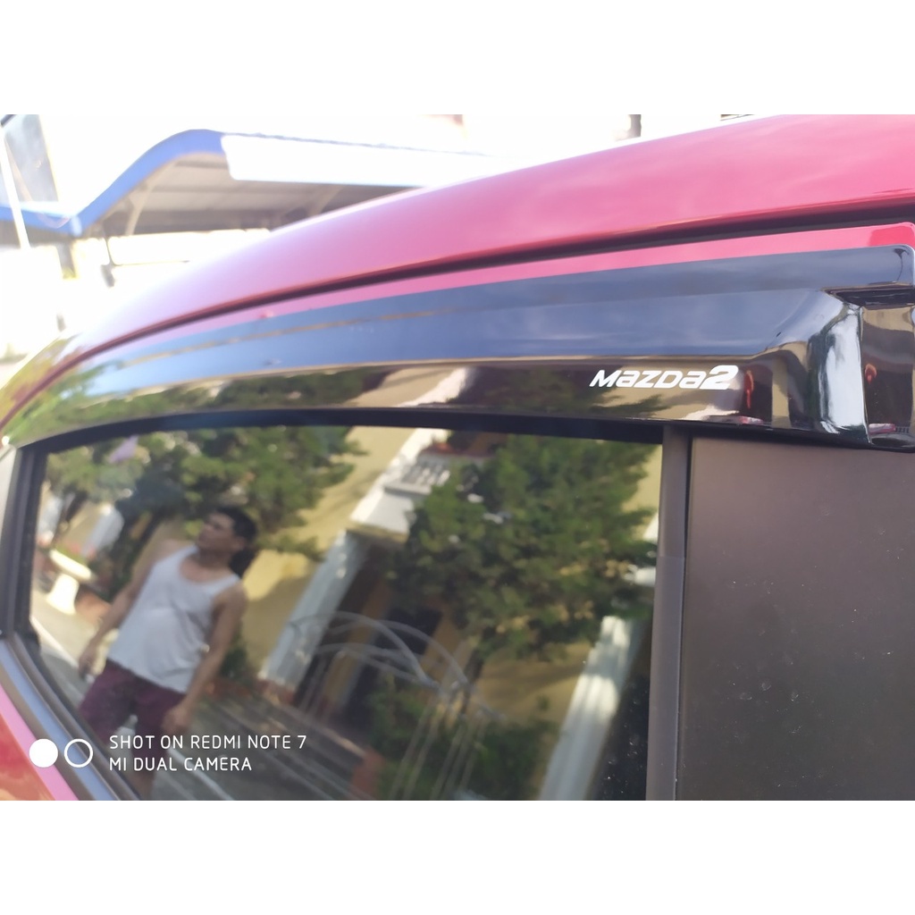 Vè che mưa Mazda 2 sedan 2014-2019 hàng đen đẹp ảnh thật