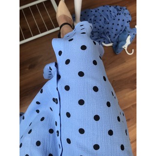 váy cổ vuông chấm bi