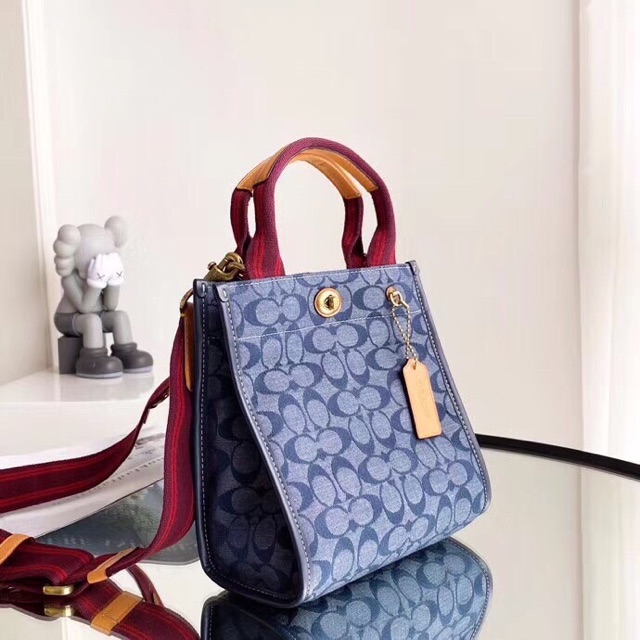 TÚI COACH TOTE 22 CHAMBRAY 3663