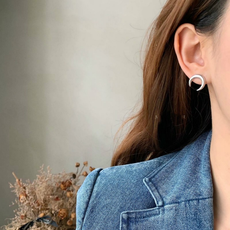 Khuyên Tai Hình Mặt Trăng Khuyết Cá Tính Hợp Thời Trang