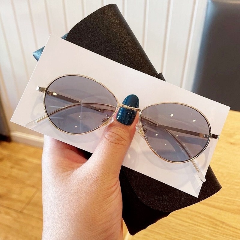 (KIQI-FASHION) COD Kính Mát Gọng Oval Kim Loại Chống Tia Uv400 Thiết Kế Mới Thời Trang Dành Cho Nữ