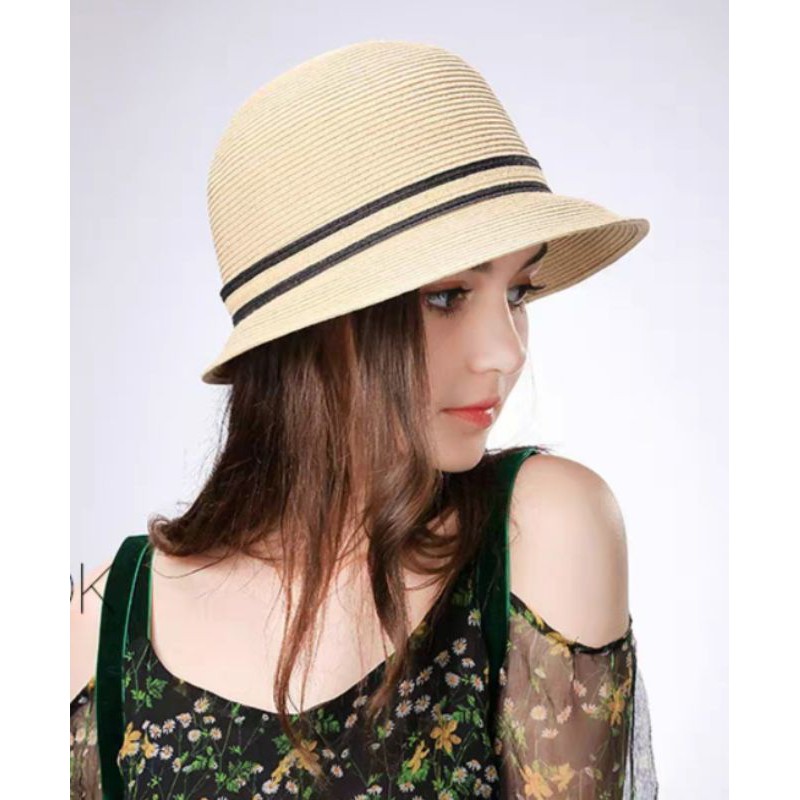 Mũ nón rộng vành đi biển